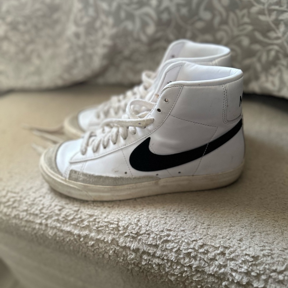 Nike Women’s Blazer Mid